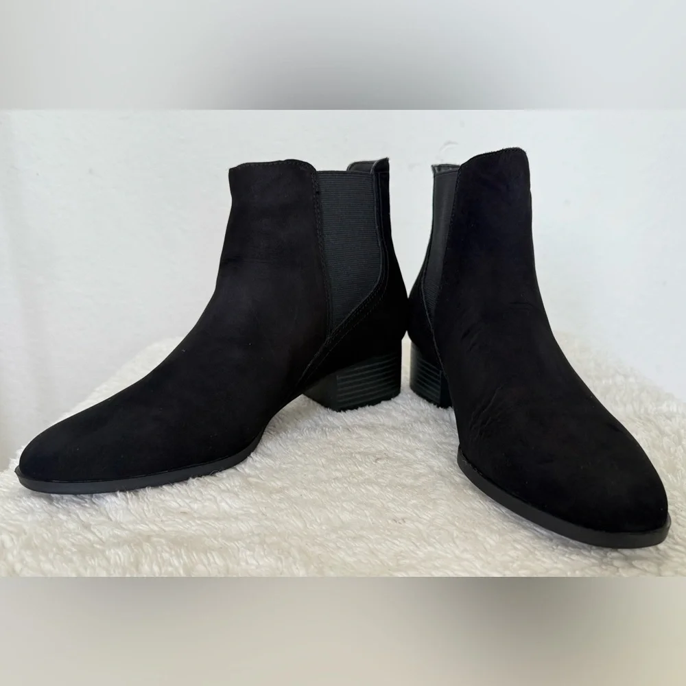 ALEX MARIE Black ankle Suede Leather Booties – Size 8